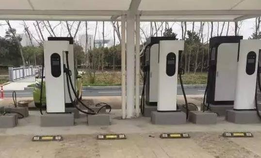 快充充電樁電纜讓電動汽車實現(xiàn)快速充電圖 快充充電樁電纜讓電動汽車實現(xiàn)快速充電圖
