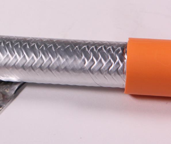 充電樁電纜在使用 充電樁電纜在使用